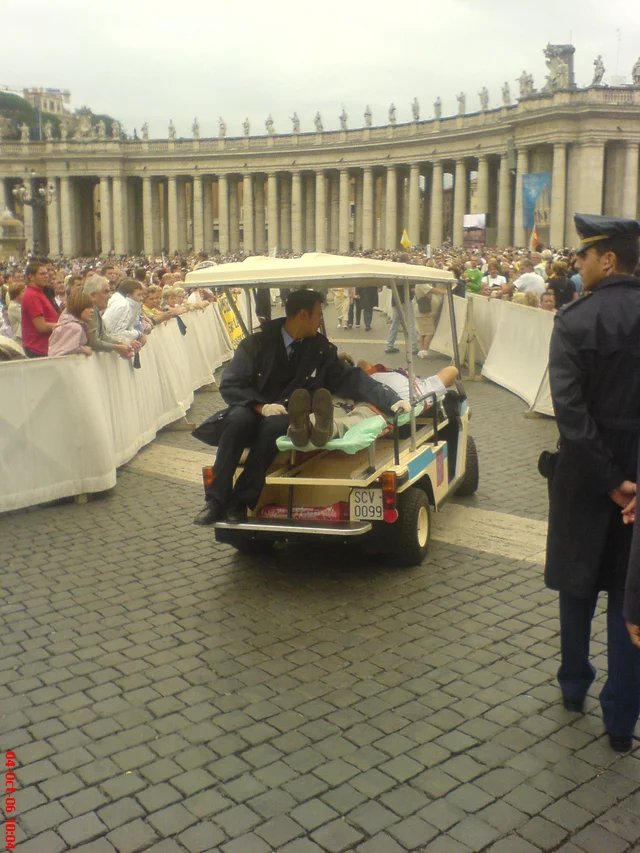 Vatican-city-ambulance